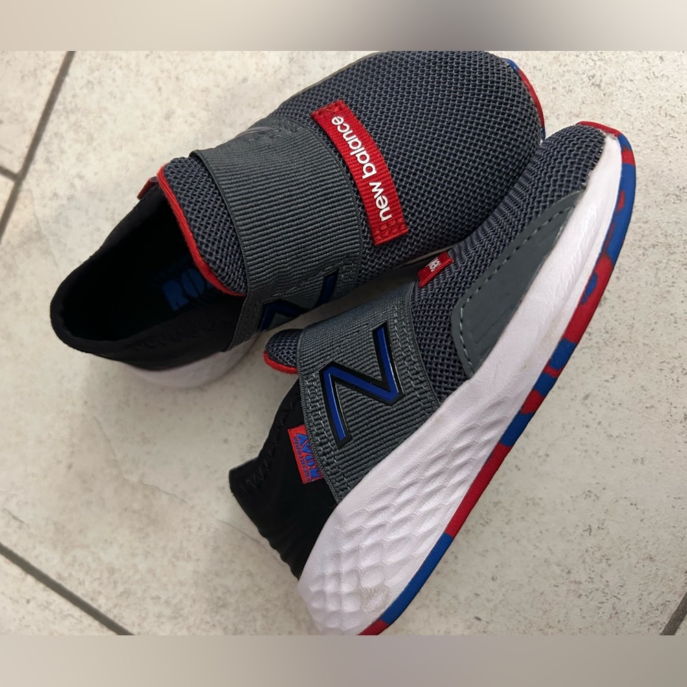 New Balance Toddler Shoe - size 8